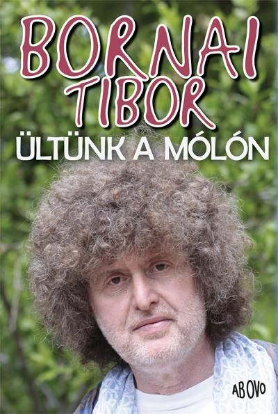 Ültünk a mólón